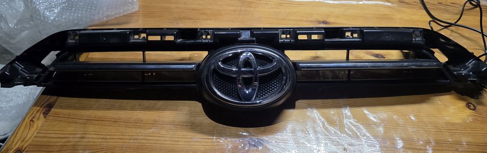 Передняя решетка на тойота 4runner. 2010г- 2024гг