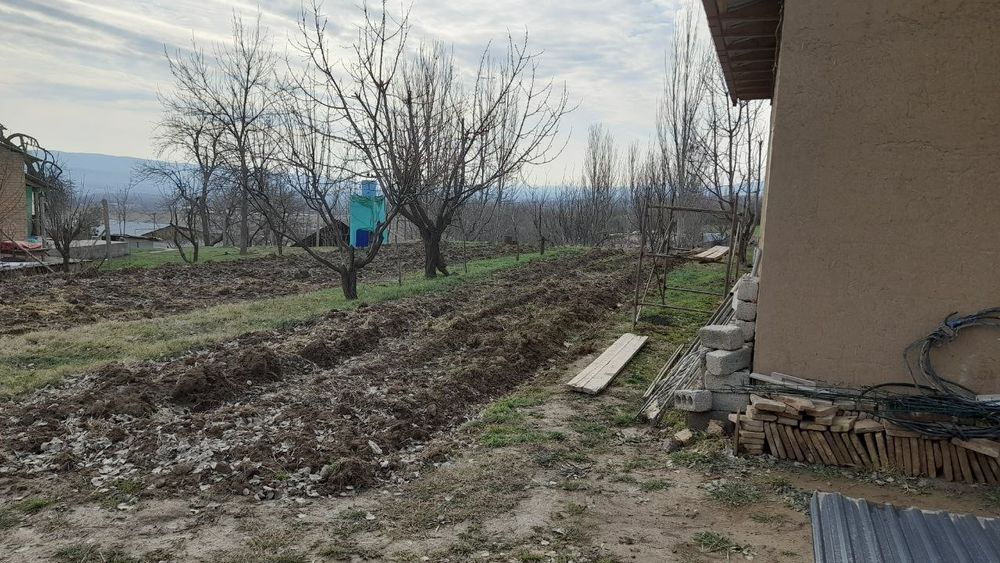 Oqtoshda Dacha uchun manzarali joy sotiladi