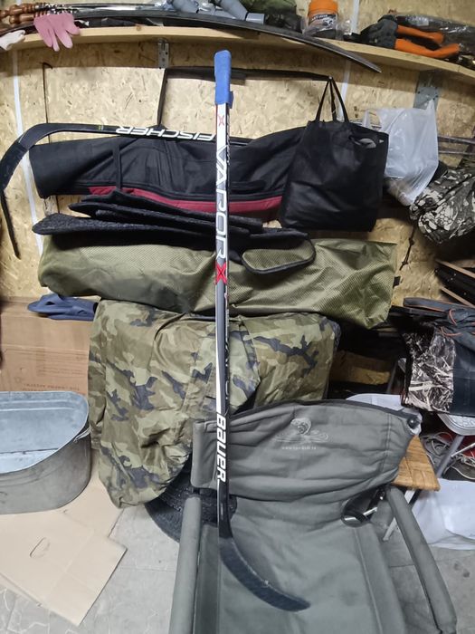 Продам хоккейную клюшку bauer vapor