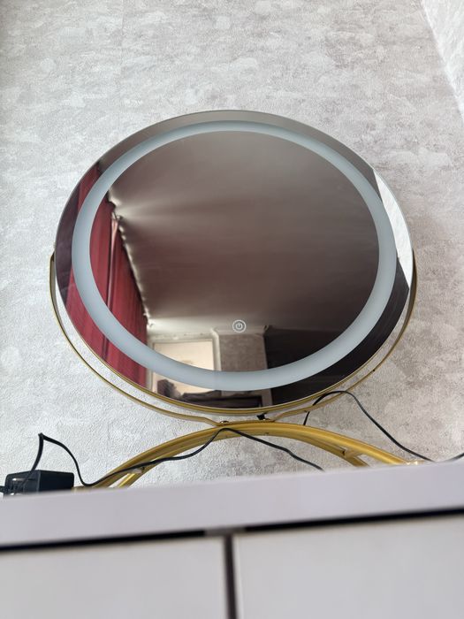 Столик для макияжа