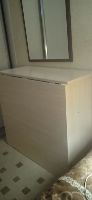 Продам шкаф, комод, стол и люстру