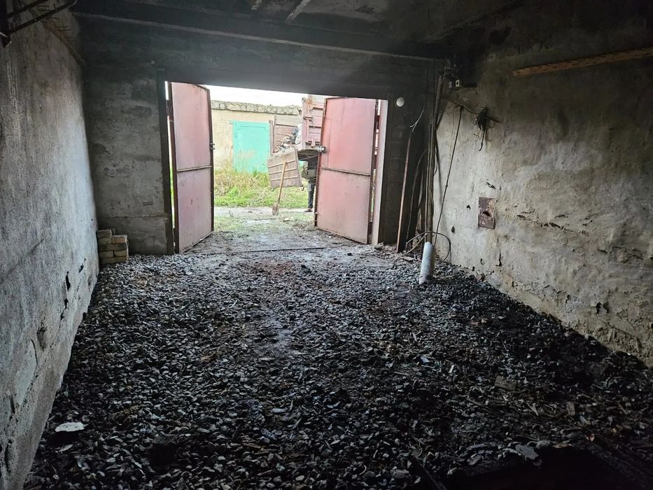 Гараж с земельным участком