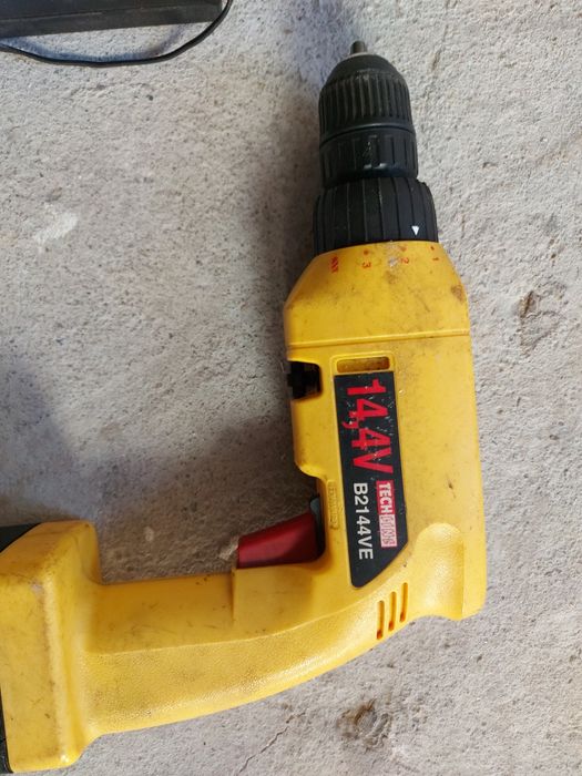 Bormasina cu acumulator și geanta makita