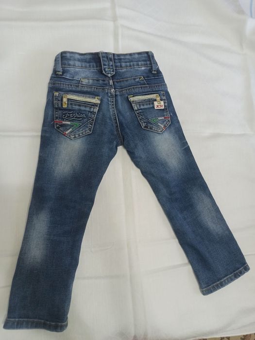 Джинсы на мальчика 4-6 лет.