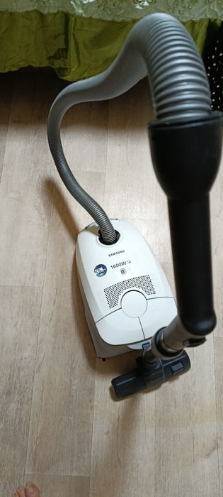 Продаётся пылесос Samsung 1600W