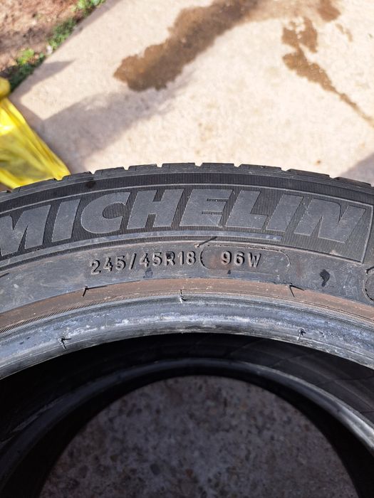 245 45 18 Michelin vara