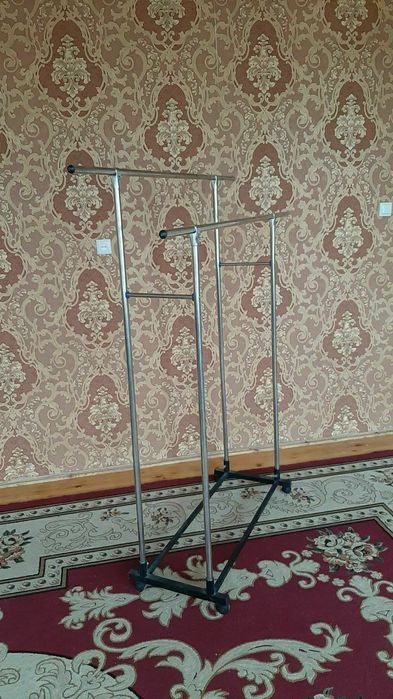 Доставка.Вешалка двойная гардеробная напольная на колесах гардероб g4