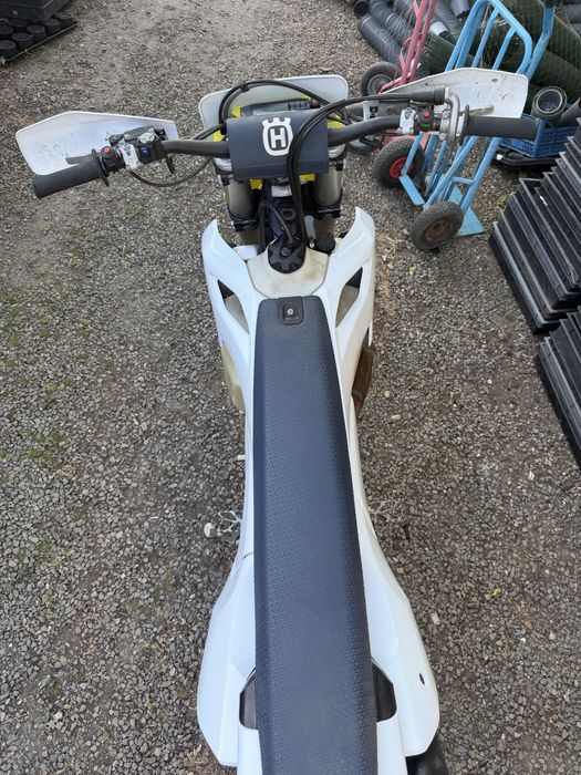 Motocicleta Husqvarna TE300 TBI 2024 Enduro ( nu ktm beta gas gas honda yamaha kawasaki )