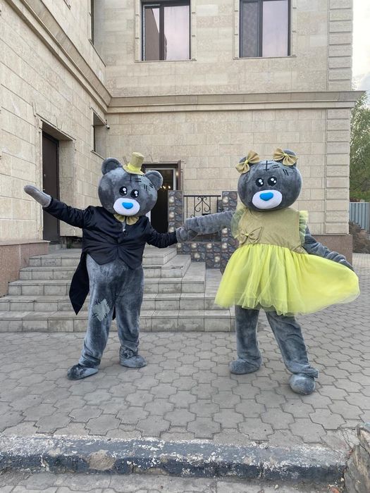 Продаются костюмы