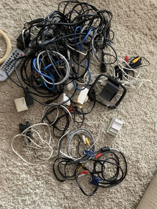 Продам адаптеры,usb-шнуры ,зарядные устройства