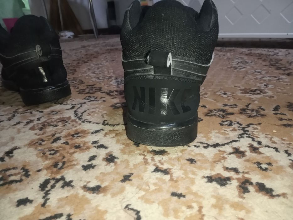 Adidași NYKE originali made în vetnam