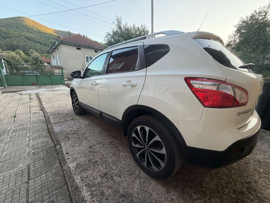 Автомобил Nissan Qashqai