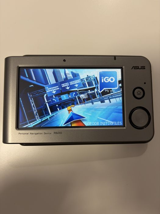 GPS навигация ASUS R600 – мултимедиен навигационен модул