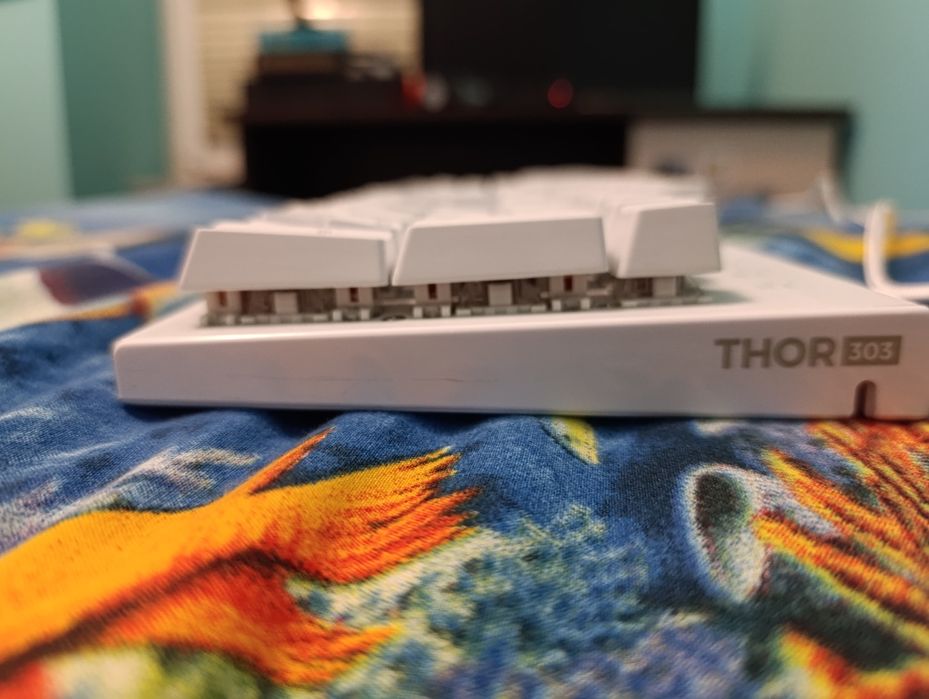 Клавиатура Genesis white Thor 303 100%-ва