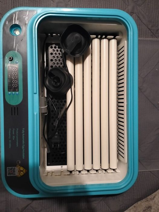 Инкубатор на 40 яйц