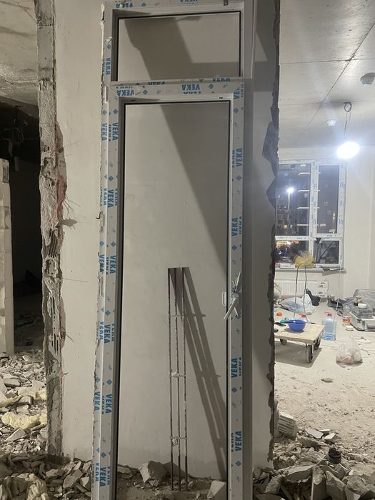 Пластик есік, айнектер