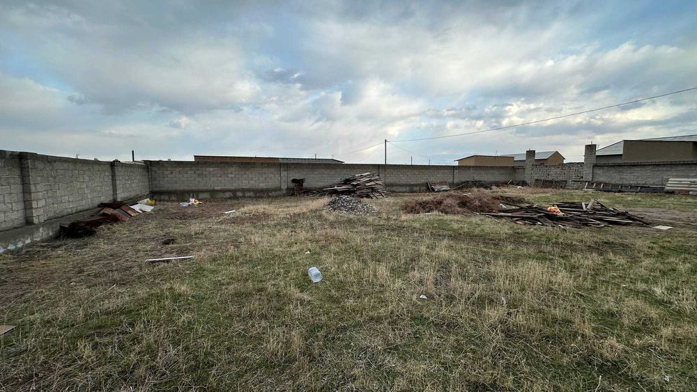 6 соток участка сотилади