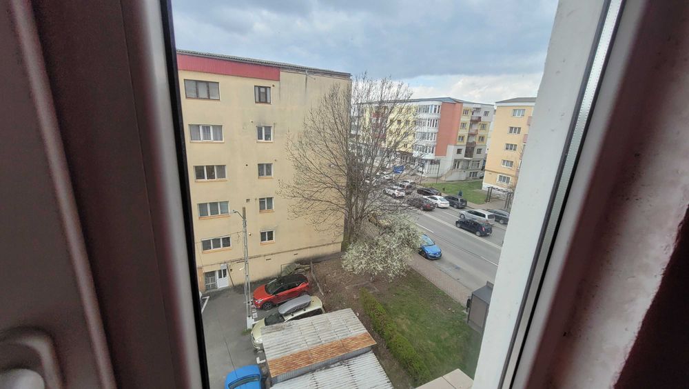 VAND AP3 cam Dec  Roman Nt R Musat ,propietar , predare imediata , partial renovat ,