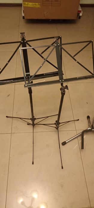 Пюпитер и стойки для гитар