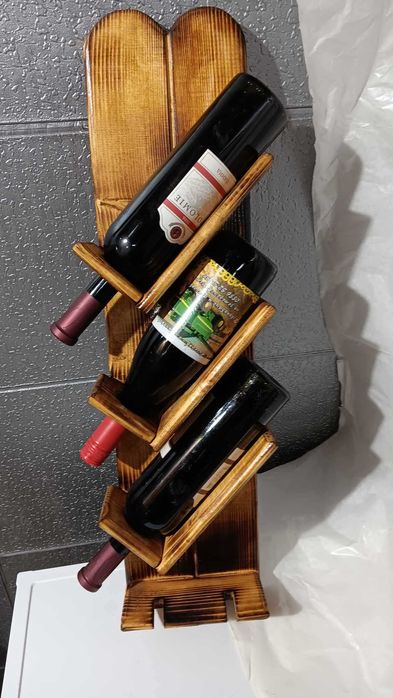 Продавам и изработвам дървени стойки за вино и ръчно написани табели