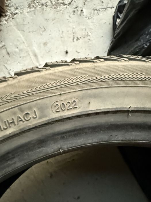 235/45 r18 зима шипы продам