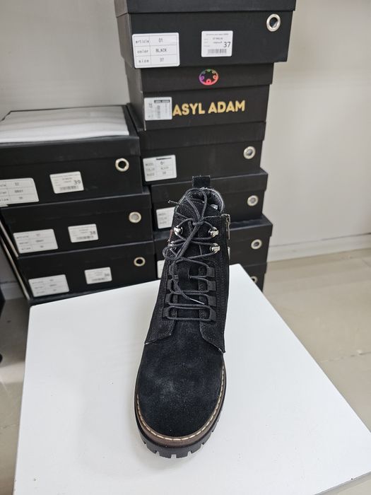 Зимние замшевые ботинки