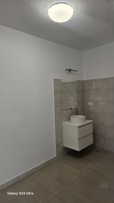 Spațiu comercial