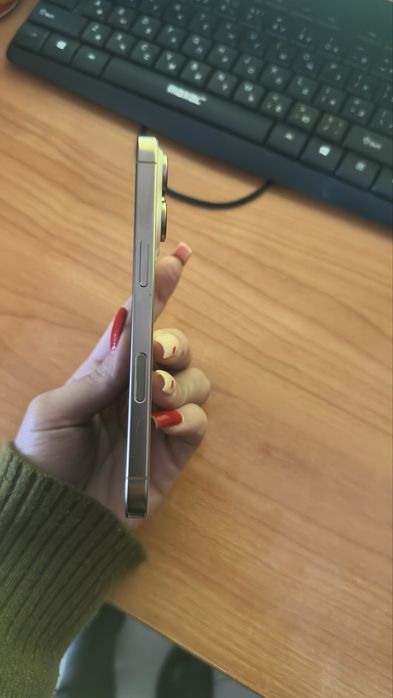 Продается айфон 16 про