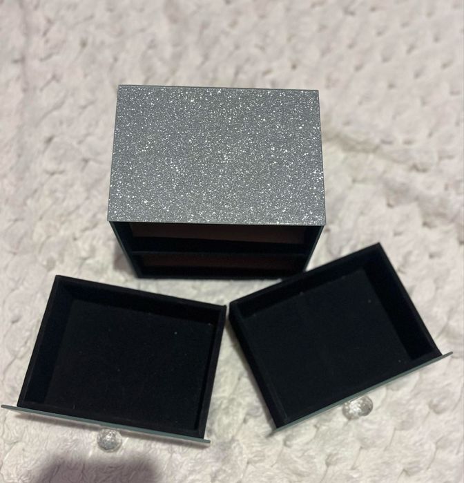 Блестяща кутия за бижута