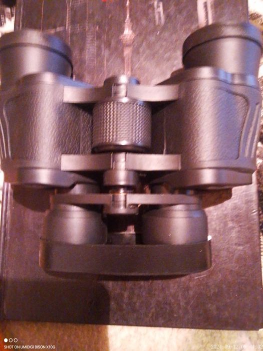 Продам биноколь 8/40