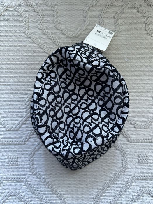 Нова шапка С&А