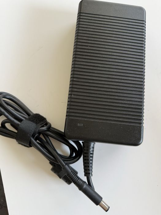 Зарядно HP 19,5 v 230w 11,8A
