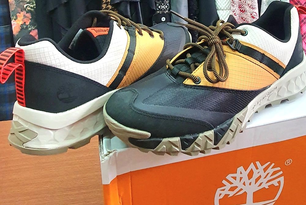 Armani Exchange, BOSS,Timberland, Tommy Hilfiger