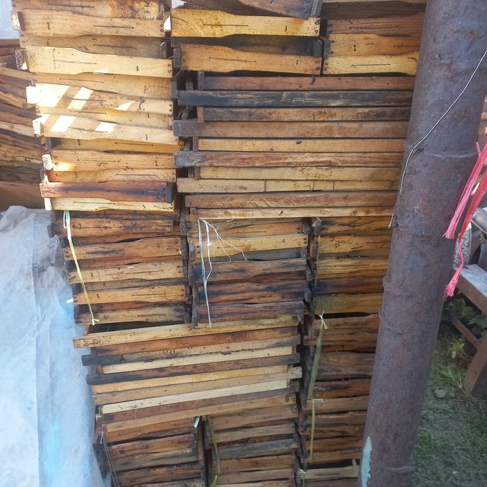 Рамки  для пчел.