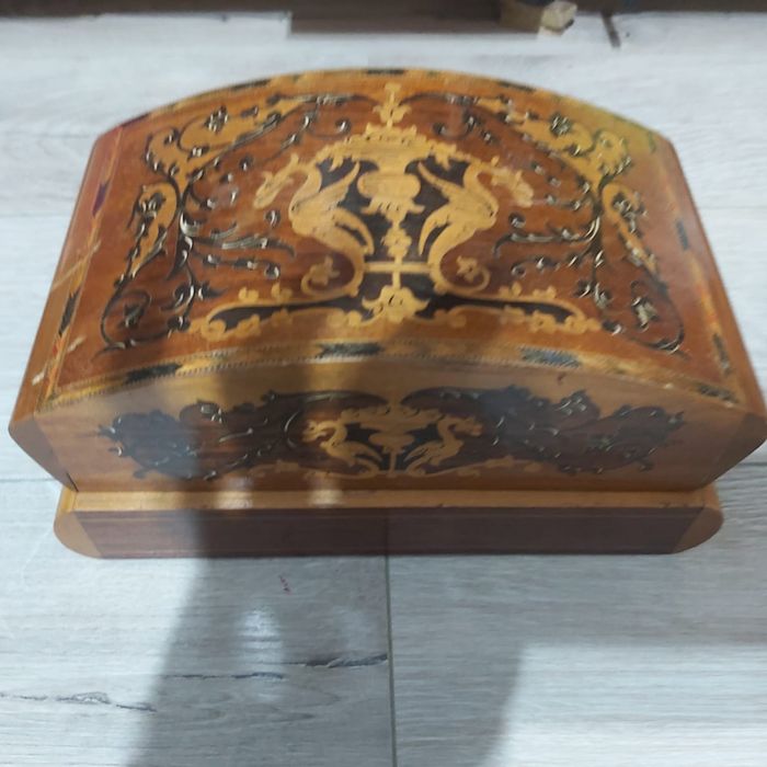 Cutie muzicală veche