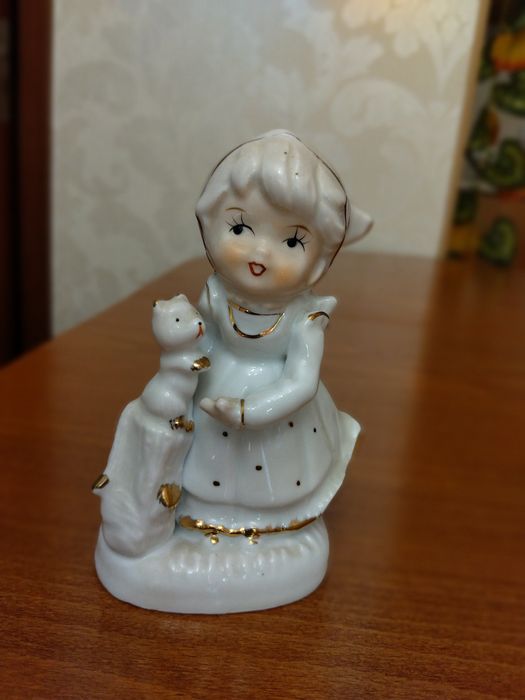 Порцеланова статуетка