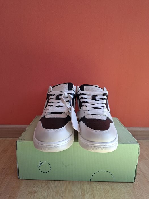Off white Out Of Office