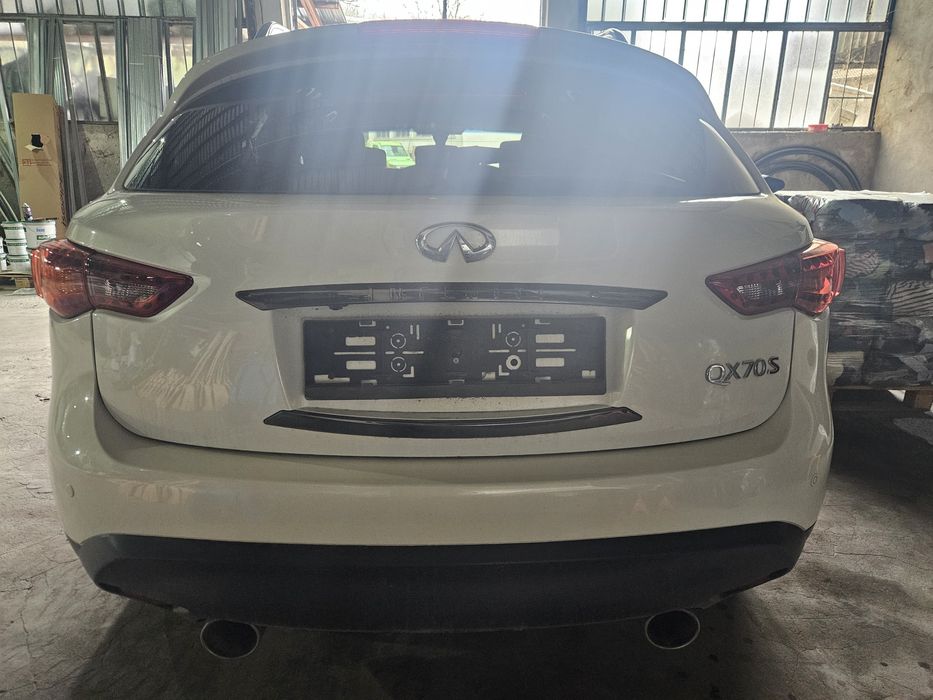 Infiniti QX70s 3.0d 2015г На части