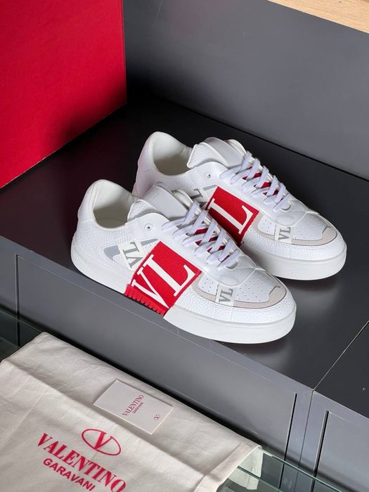 Adidasi Valentino noi !!! Calitate superioara !!! Marimi 40/44 !!!