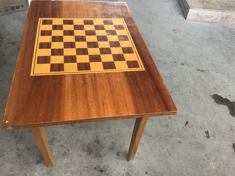 небольшой столик