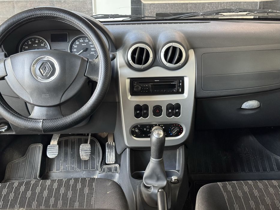 Продаю своя Рено логан в хорошим состаяния пробек своя родной 133,000