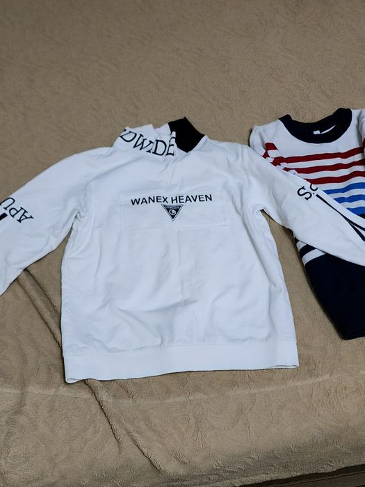 Продаются 2 свитера  на мальчика 10-13лет