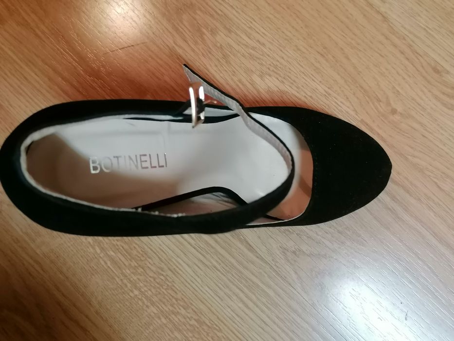 Pantofi negri cu toc