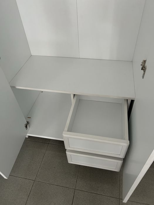 Шкафы, окна. В хорошем качестве
