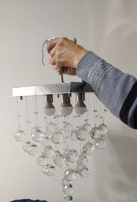 Продаю люстру в гостиную комнату