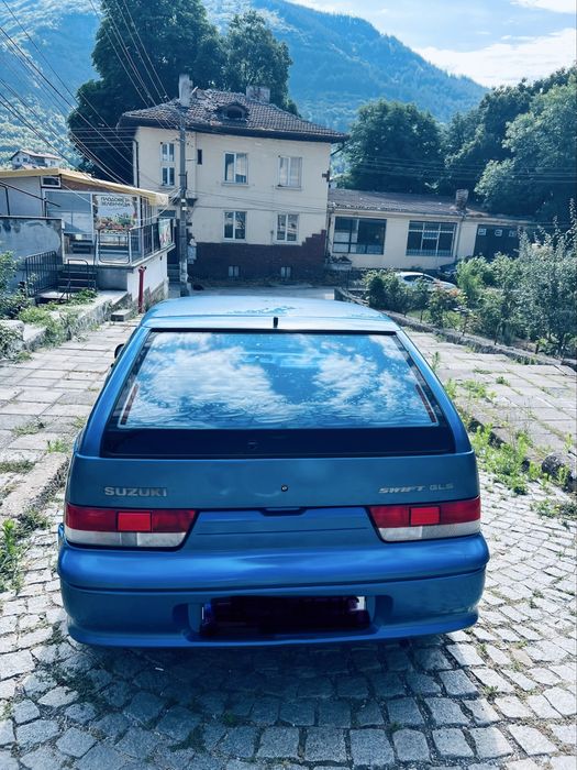 Продавам Suzuki Swift 2000 г., бензин