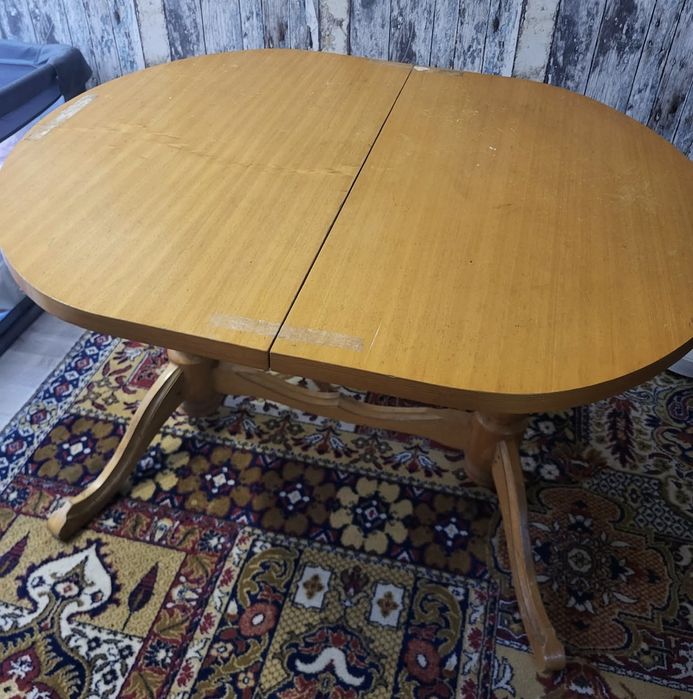 Масивна маса за кухня или трапезария