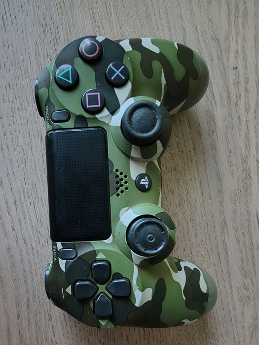 PlayStation 4 контролер