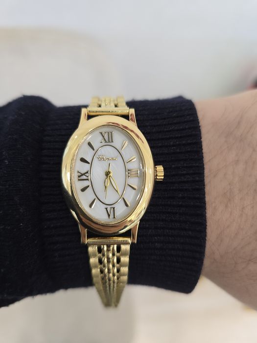 Женские классические часы Шопард.
Золото 750