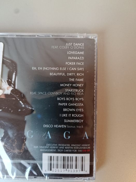 4 CD-uri  în ambalaj original sigilat Avicii, Lady Gaga, Abba, Cher